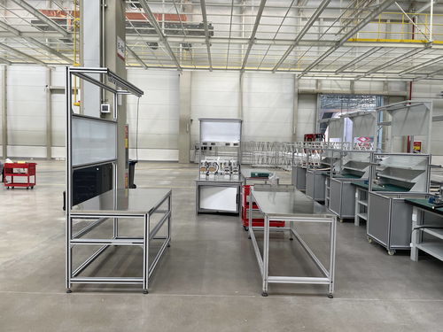 體育場地鋪裝專用裝配工作臺產(chǎn)品特點及相應(yīng)配置介紹